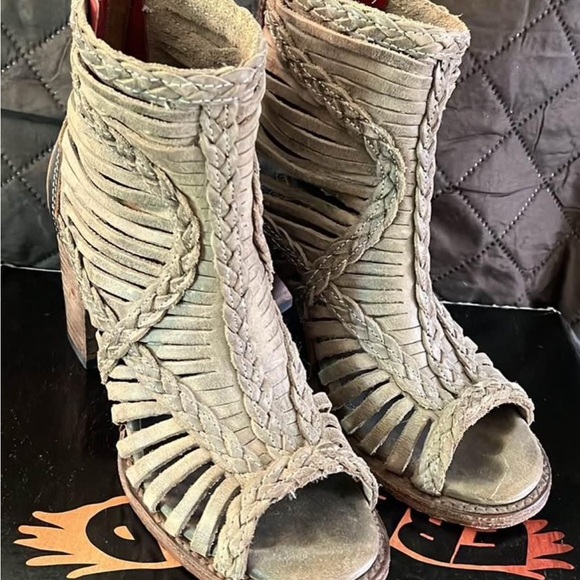 Freebird Bela size 7 - Picture 1 of 3